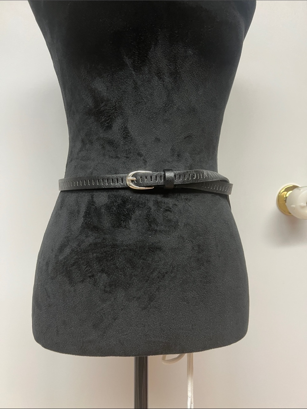 Source Unknown Black Skinny Belt with Silver Buckle